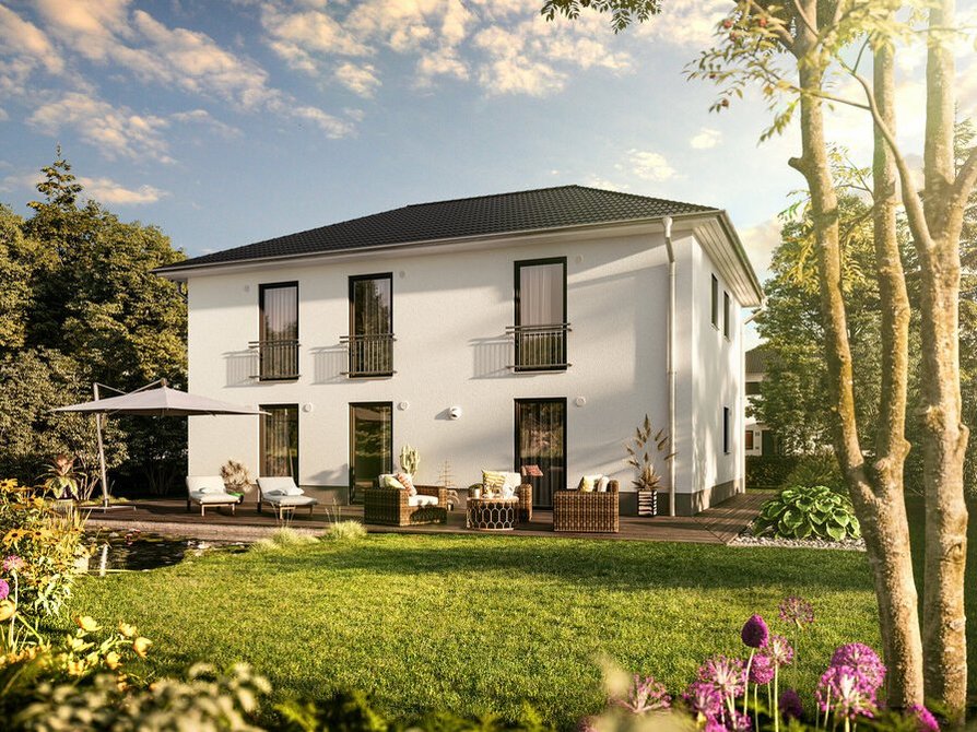 Das Flair 180 Duo in der Variante Elegance mit Blick vom Garten über die Terrasse auf das Zweifamilienhaus